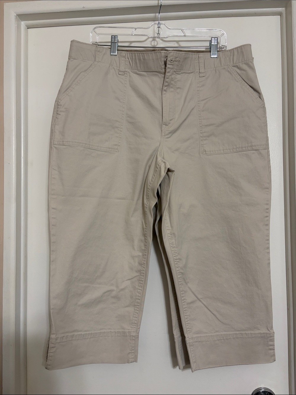 Gloria Vanderbilt Women's Beige Capris